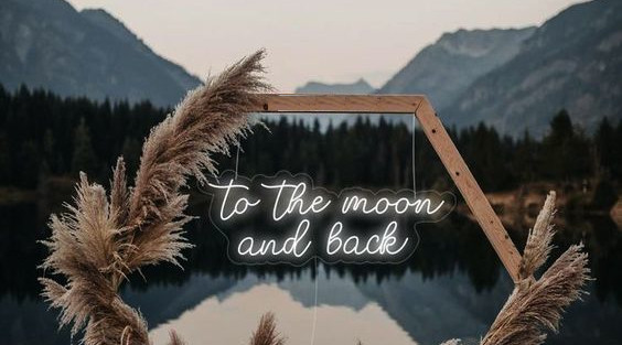 to-the-moon-and-back-napis-neonowy